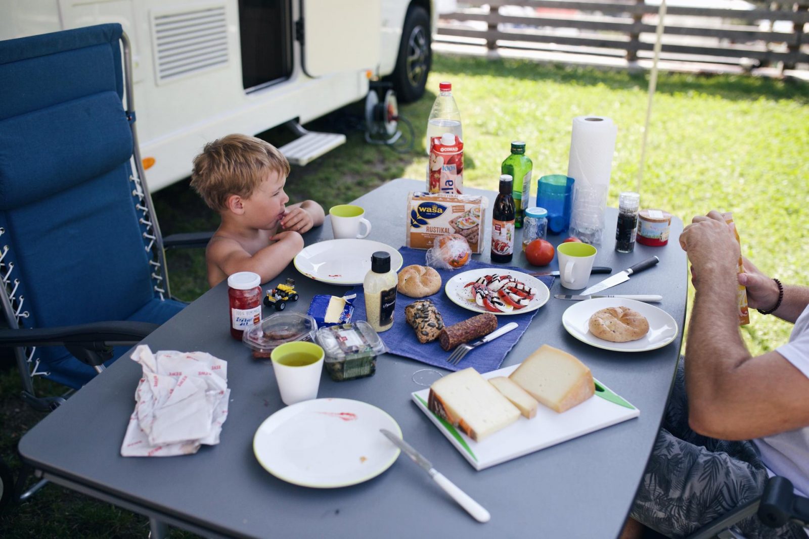 Hallo Abenteuer! Unser erster Camper-Roadtrip mit Baby und Kleinkind Teil 2 | #campingmitderfamilie #familienurlaub #slowfamily #naturefirst #erlebnisurlaub | Pinspiration
