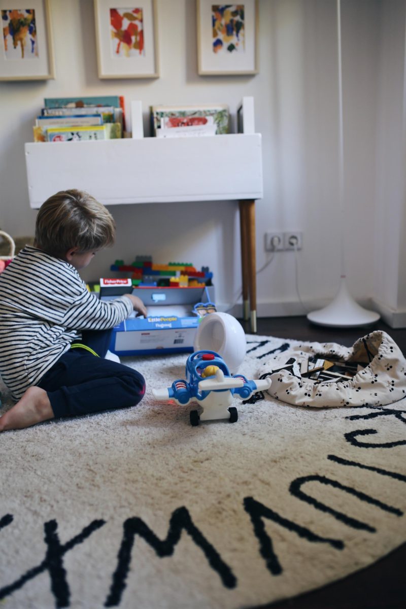 Wir fliegen bis zum Mond und den Sternen im neuen Kinderzimmer #FisherPrice #2in1TraumbärchenSpieluhr #LittlePeopleFlugzeug | Pinspiration.de