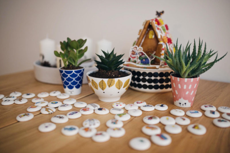 DIY-Erzaehlsteine für Kinder mit Stickern und Brother P-touch Labeln | Pinspiration