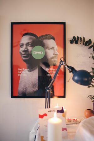 fiverr Deutschland: Der Online-Marktplatz für Freelancer | auf fiverr.com findet ihr aus +190 Ländern alle wichtigen digitalen und kreativen Services wie Übersetzung, Grafik-Design, Illustration, Video-Produktion, Programmierung, Marktanalyse oder Beratung uvm. In unserer Fiverr Deutschland Gruppenpinnwand mit Pinspiration stellen wir Euch diese spannende Vielfalt unserer Freelancer aus Deutschland, Österreich, Schweiz und ganz Europa vor. Seid ihr dabei? | Pinspiration.de