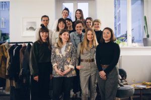 fiverr Deutschland: Der Online-Marktplatz für Freelancer | auf fiverr.com findet ihr aus +190 Ländern alle wichtigen digitalen und kreativen Services wie Übersetzung, Grafik-Design, Illustration, Video-Produktion, Programmierung, Marktanalyse oder Beratung uvm. In unserer Fiverr Deutschland Gruppenpinnwand mit Pinspiration stellen wir Euch diese spannende Vielfalt unserer Freelancer aus Deutschland, Österreich, Schweiz und ganz Europa vor. Seid ihr dabei? | Pinspiration.de
