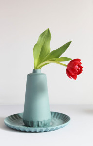 lenneke wispelwey vases blue with tulip